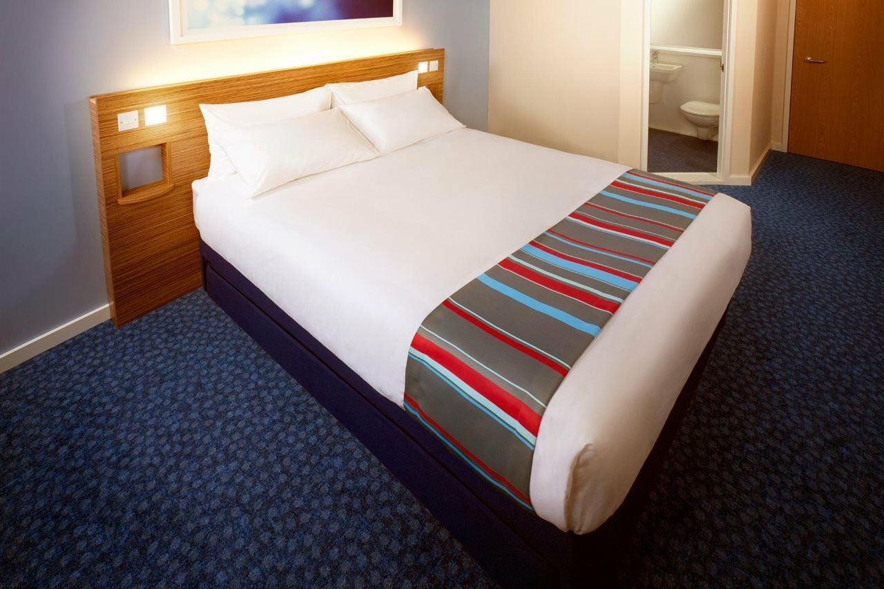 แทรเวลลอดจ์ ลัดโลว์ วูฟเฟอร์ตัน Hotel ลุดโลว์ ภายนอก รูปภาพ