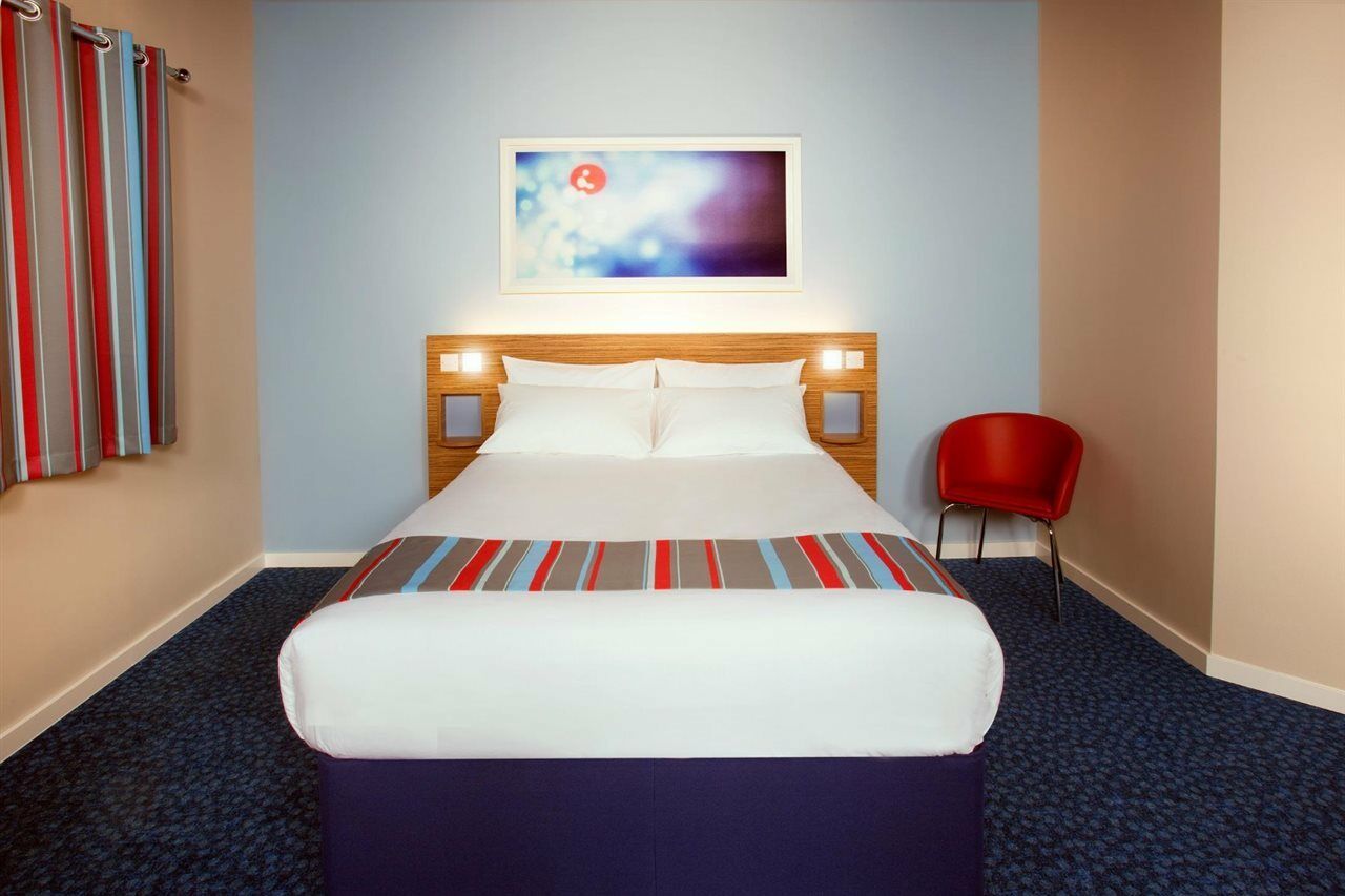 แทรเวลลอดจ์ ลัดโลว์ วูฟเฟอร์ตัน Hotel ลุดโลว์ ภายนอก รูปภาพ